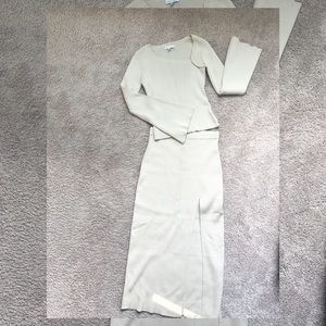 2 pieces knitted set brand pretty lavish never used